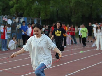 青春飞扬，健康同行——益阳医专趣味运动会暨“健康校园跑”表彰活动圆满落幕