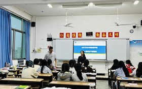 公共卫生与检验医学院举办学生干部培训暨学生代表座谈会